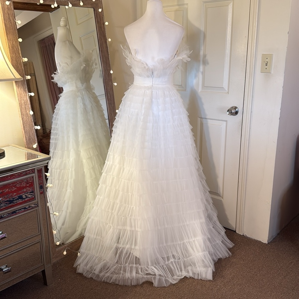 MAC DUGGAL
Kylie Strapless Ruffle Wedding Gown Anthropologie - Picture 13 of 17